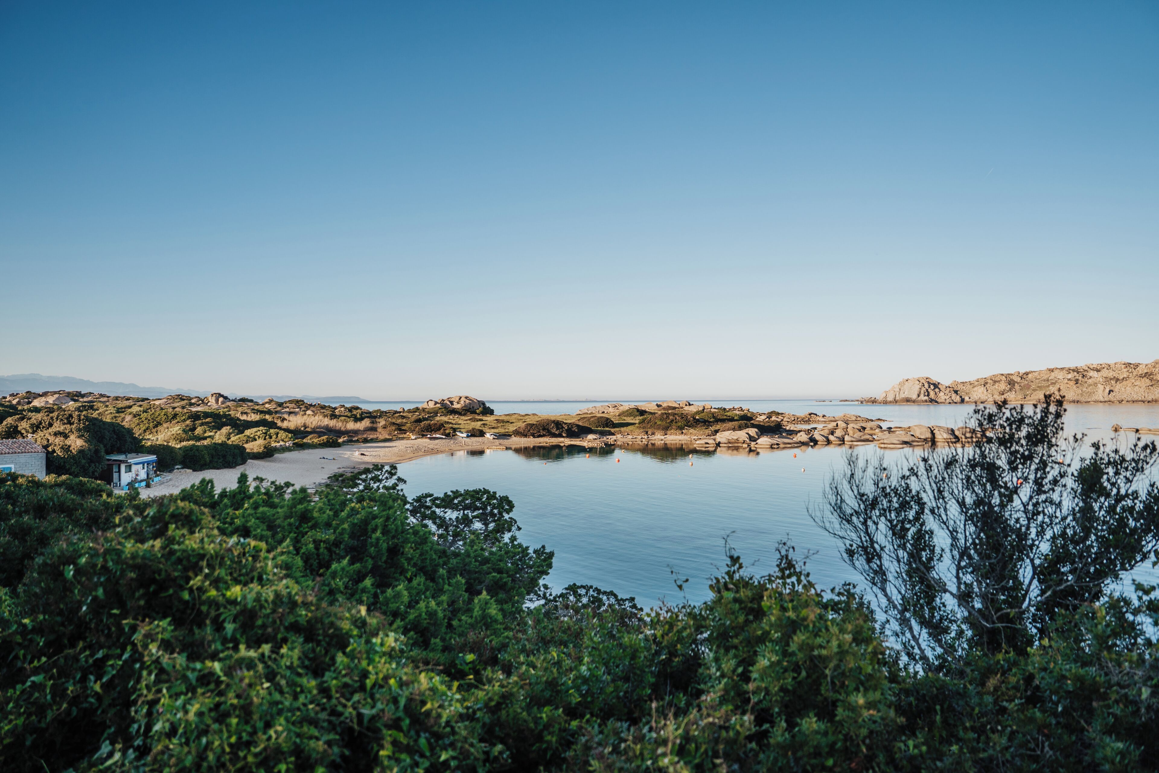 Plage à proximité, sable blanc, 2 bars de plage