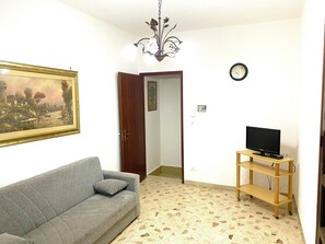 Living area - 3-bedroom apartment in enjoyable Terrasini with WiFi (Terrasini)