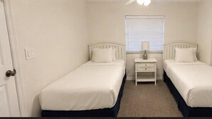 2 bedrooms, internet, bed sheets - 2BR Condo w/ Ocean View, Pool & Tropical Setting (Tavernier)