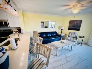 Fridge, microwave, oven, stovetop - Relaxing 2BR w/ Ocean View, Pool & Private Beach (Tavernier)