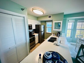 Fridge, microwave, oven, stovetop - Friends' Getaway 2BR w/ Ocean View, Pool & Beach (Tavernier)