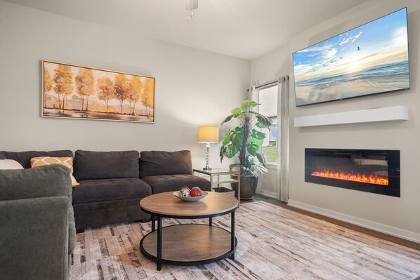 Smart TV, fireplace