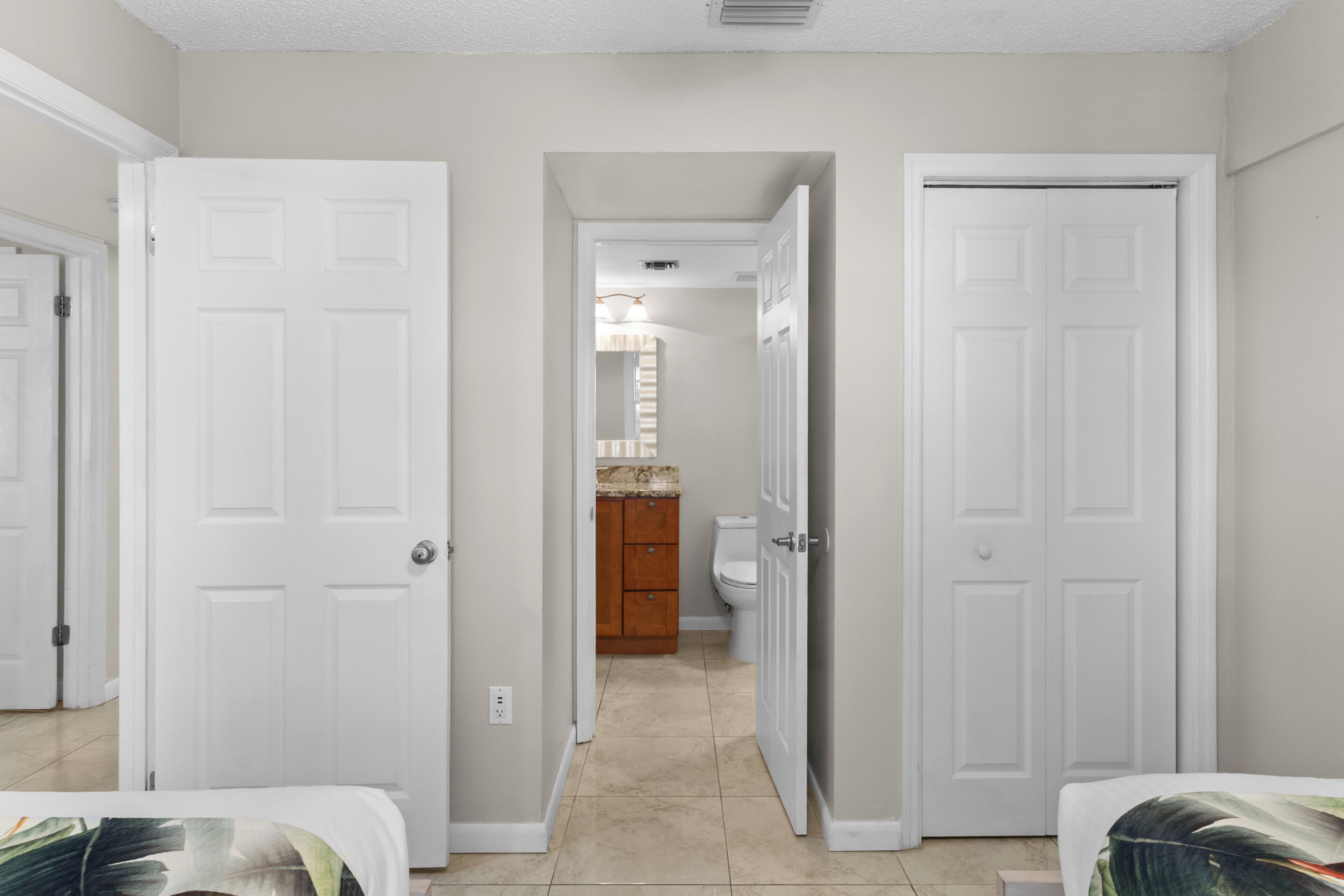 2 bedrooms, internet, bed sheets