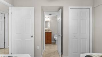 2 bedrooms, internet, bed sheets