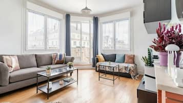 Smart TV, video games, DVD player, books