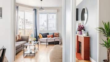 Smart TV, video games, DVD player, books