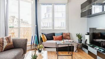 Smart TV, video games, DVD player, books