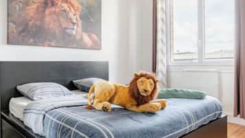 3 bedrooms, in-room safe, desk, iron/ironing board