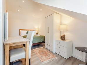 1 quarto, Wi-Fi de cortesia, roupa de cama