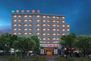 Exterior - Vienna Hotel (Renhe subway station store of Guangzhou Baiyun International Airport) (Guangzhou)
