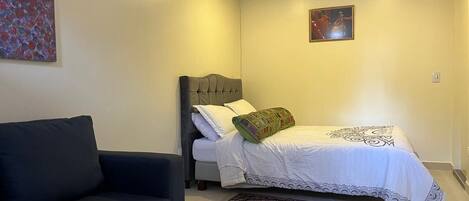 2 slaapkamers, een strijkplank/strijkijzer, wifi, beddengoed