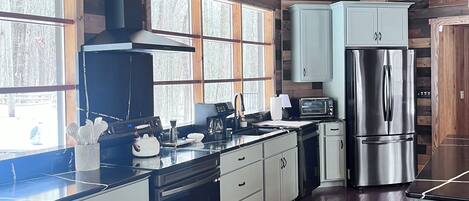 Geladeira, micro-ondas, fogão, cooktop