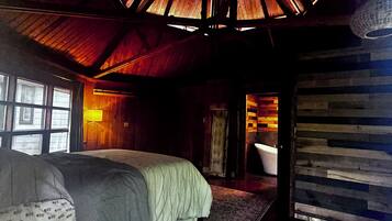 3 bedrooms, desk, iron/ironing board, travel crib