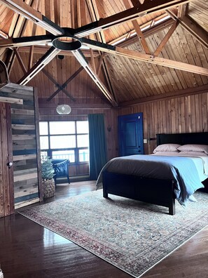 3 bedrooms, desk, iron/ironing board, travel cot