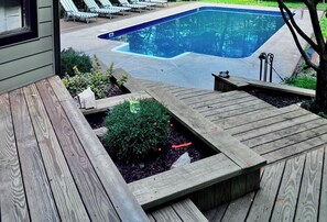 Outdoor pool, a heated pool - 3 Miles to Hidden Valley! Secluded 3BR + loft w/ WiFi, Hot Tub & Swimming Pool. (Somerset)