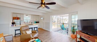 Oceanview 3-bdrm home steps from beach!  Heated pool & hot tub.  Sleeps 6.