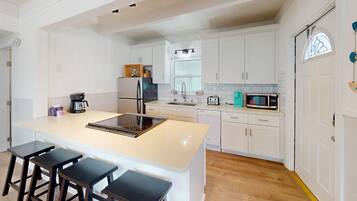 Micro-ondas, fogão, cooktop, lava-louças