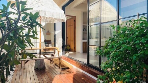 Terrace/patio - Entire Private Villa in Keramas Amid Rice Fields (Bali)