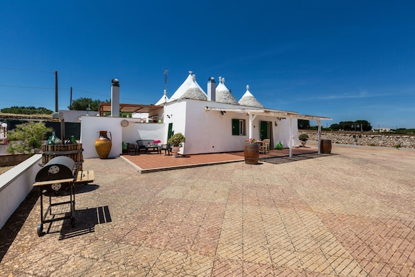 Outdoor dining - Trull' Itria by BarbarHouse (Martina Franca)