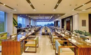 Dining - LUX STU My Khe beach 5min infinity pool gym 21fl (Da Nang)