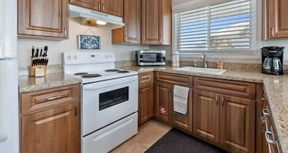 Pet Friendly-Ocean Views-Centrally-Flagler Beach