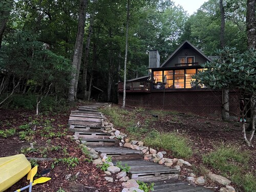 Lakeside Hideaway- 3BR/4BA + Basement Gameroom in Connestee Falls Golf Community