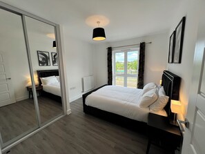 2 habitaciones, tabla de planchar con plancha y wifi gratis 