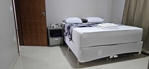 2 quartos, ferros/tábuas de passar roupa, Wi-Fi, roupa de cama