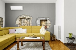 TV, fireplace - Casa Regina in Kršan - Haus für 6 Personen (Kršan)