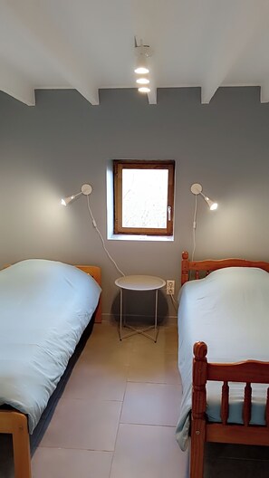 2 Schlafzimmer, Bügeleisen/Bügelbrett, Reisekinderbett, Bettwäsche