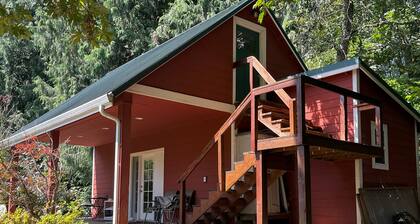 Cozy 2-bedroom cottage in Washougal with AC