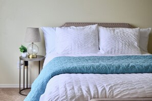 3 bedrooms, desk, iron/ironing board, WiFi - Wonderful 4-bdrm, 2.5 bath home in Renton,15 min to Seattle,2 min to Coulon Park (Renton)