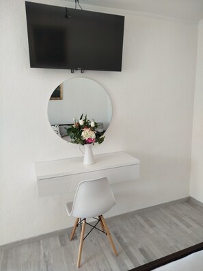 2 bedrooms, in-room safe, iron/ironing board, free WiFi - Vacation house Luce (Seget)