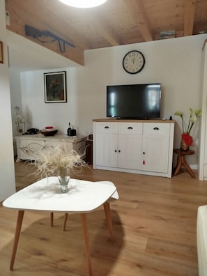 Maison Familiale, 2 chambres, piscine privée, côté cour intérieure | Coin séjour