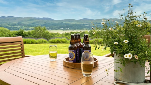 Hafod Cae Maen -  a sea view that sleeps 8 guests  in 4 bedrooms