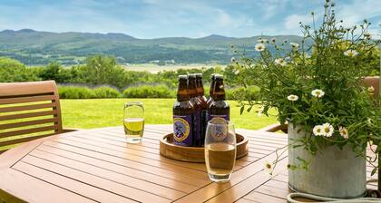 Hafod Cae Maen - a sea view that sleeps 8 guests in 4 bedrooms