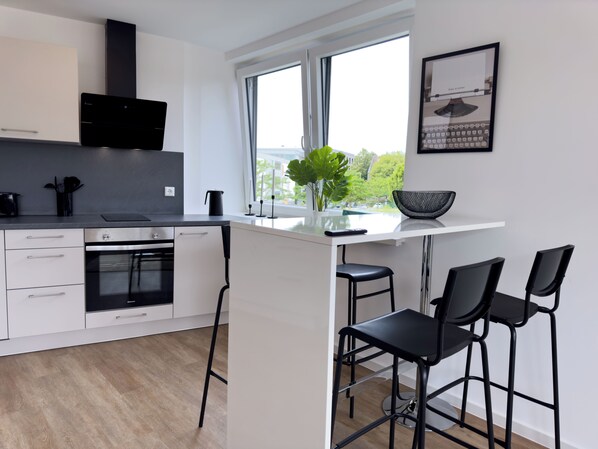 Private kitchen - Zentrales Apartment mit Kostenlosem Parkplatz. Haustierfreundlich! (Osnabrück)