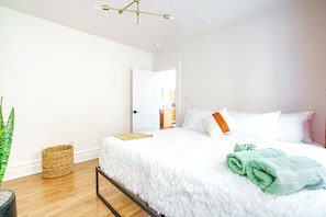 Luxury House | 2 bedrooms, Egyptian cotton sheets, premium bedding, memory-foam beds
