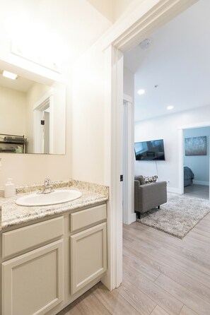Traditional Apartment | Bathroom | Combined shower/tub, hair dryer (on request), towels, soap