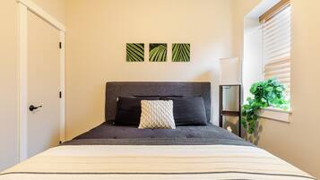 Luxury Apartment | 1 bedroom, premium bedding, down duvets, memory-foam beds