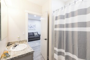Bathroom - Aisling Suites (Great Falls)