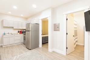 Deluxe Apartment | Private kitchen | Coffee/tea maker