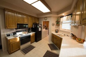 Fridge, microwave, oven, stovetop - Swan Meadow Vacation Home (Bigfork)