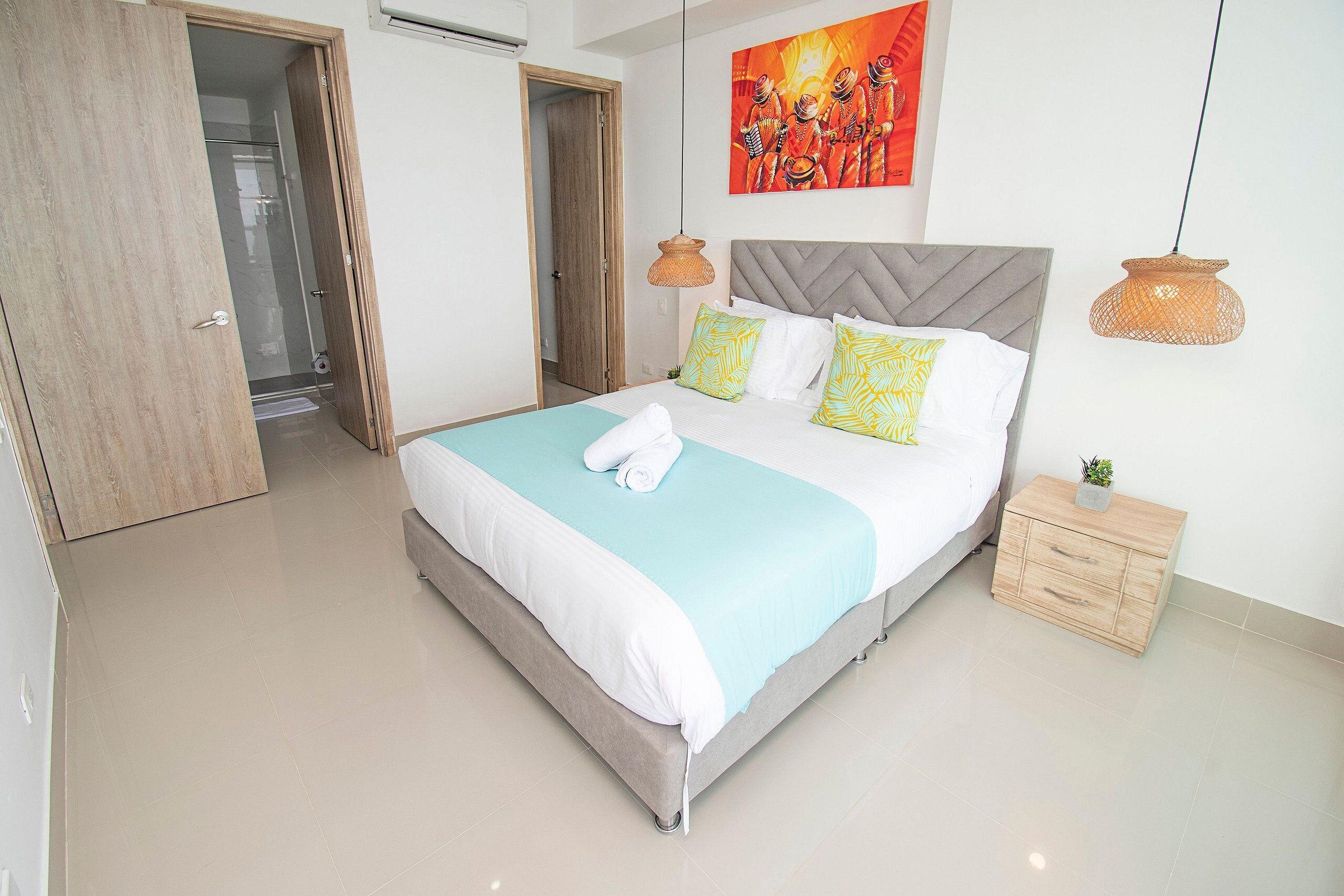 Apartment | Premium bedding, desk, blackout drapes, iron/ironing board