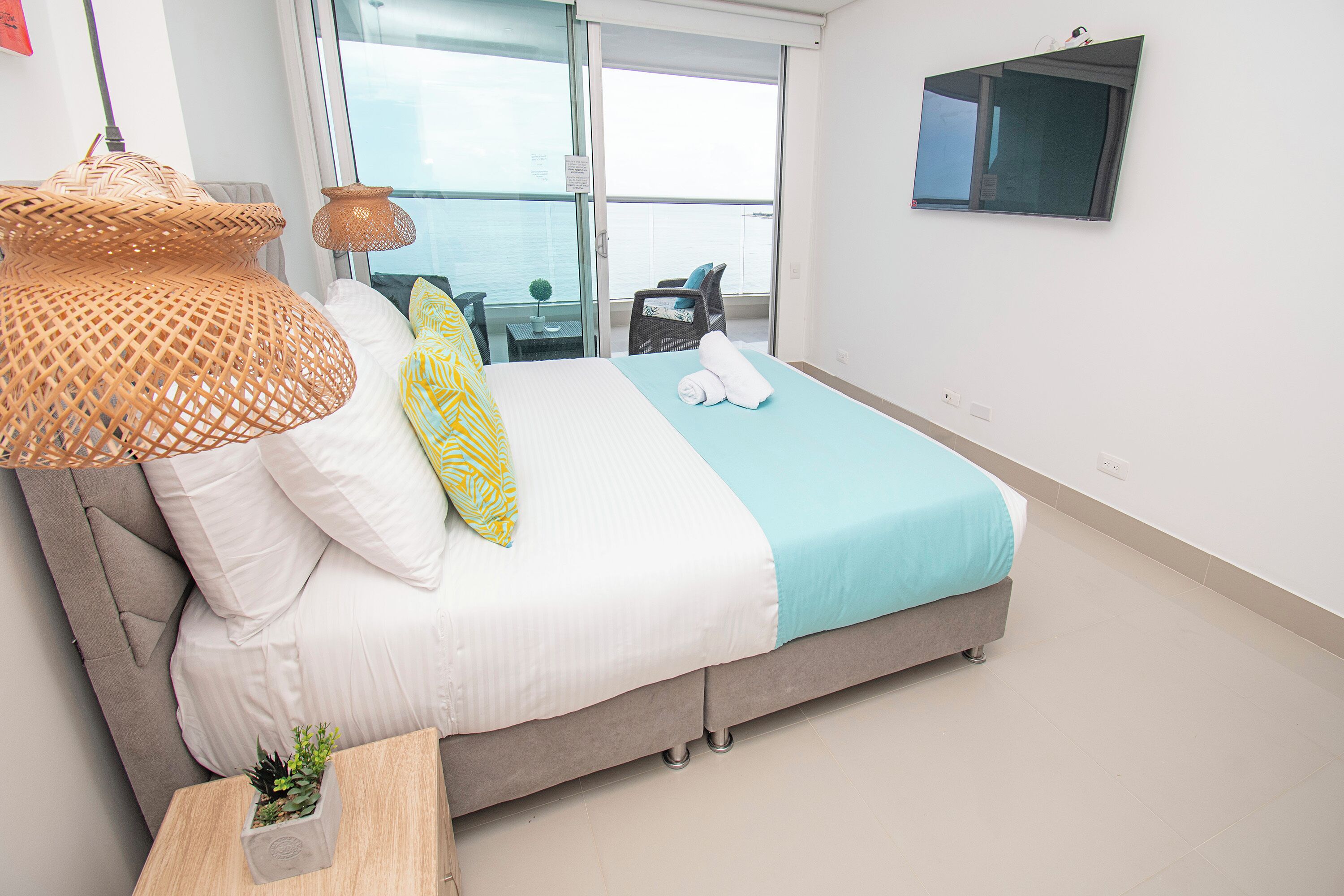 Apartment | Premium bedding, desk, blackout drapes, iron/ironing board