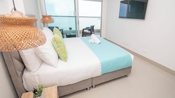 Apartment | Premium bedding, desk, blackout drapes, iron/ironing board