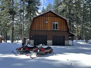 Exterior - Cozy Pines Cabin (Ronald)
