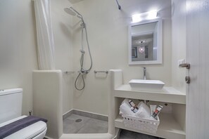 Shower, free toiletries, hair dryer, bathrobes - Aqua Villa IV - Entire villa in Elafonisos, Laconia, Greece (Peloponnese)