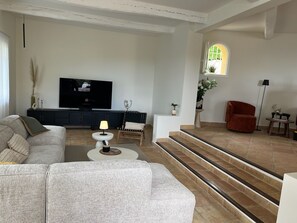 スマートテレビ、PC モニター