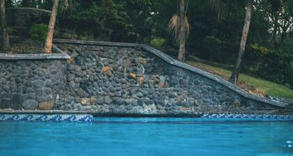 Bungalow With Pool And Free Parking In Nature